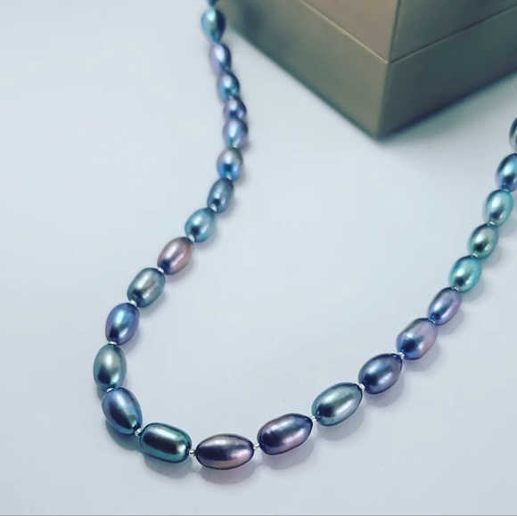 Black Pearl necklace - Picture 2 of 4